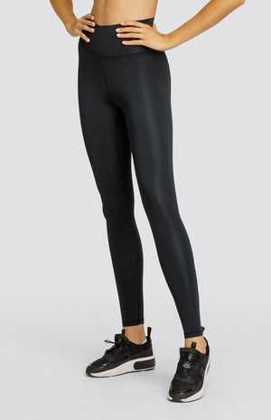 Model wearing black high waisted leggings.