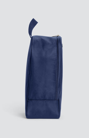 100% Nylon Shoe Bag with Handle, with zippered opening, Tail logo on front.