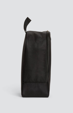 100% Nylon Shoe Bag with Handle, with zippered opening, Tail logo on front.